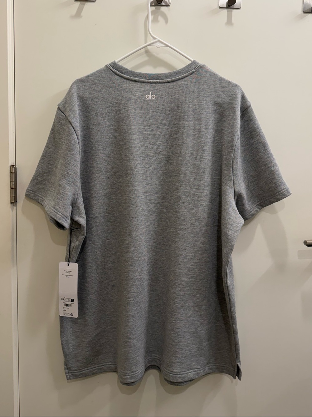 NWT Men's Alo Yoga Chill Short Sleeve Sz Medium, Grey